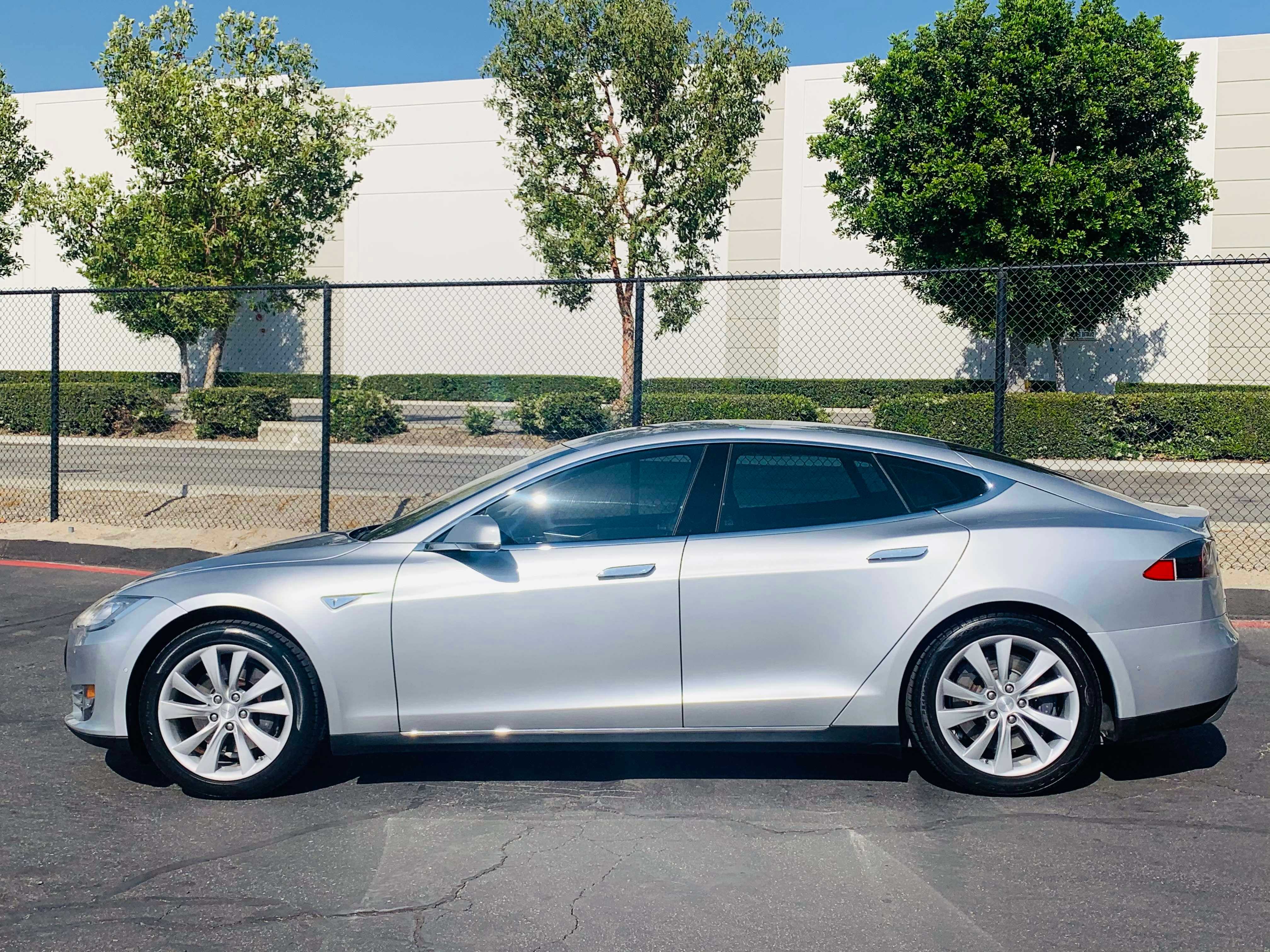 Tesla Model S Image 6