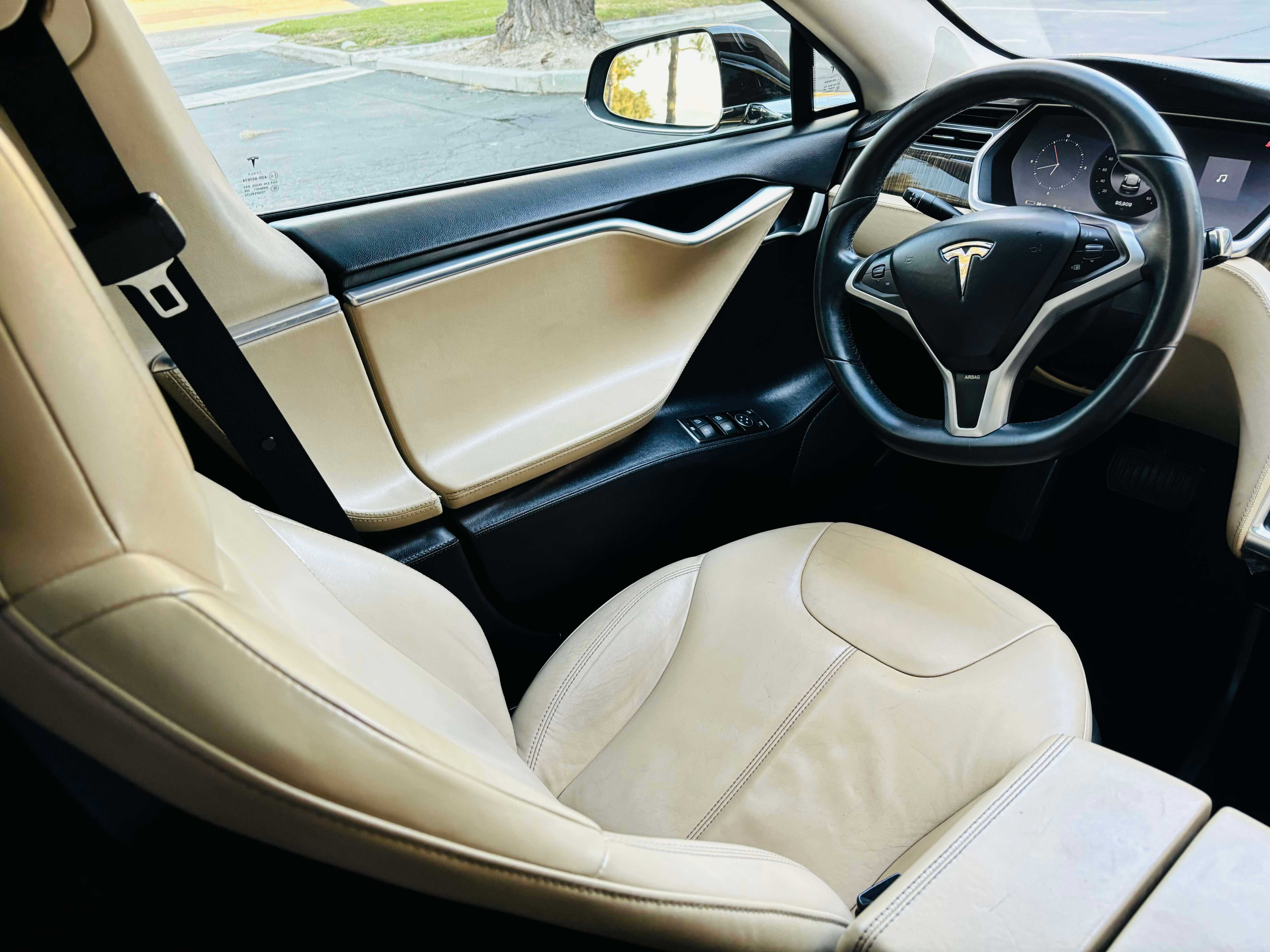 Tesla MODEL S Image 14