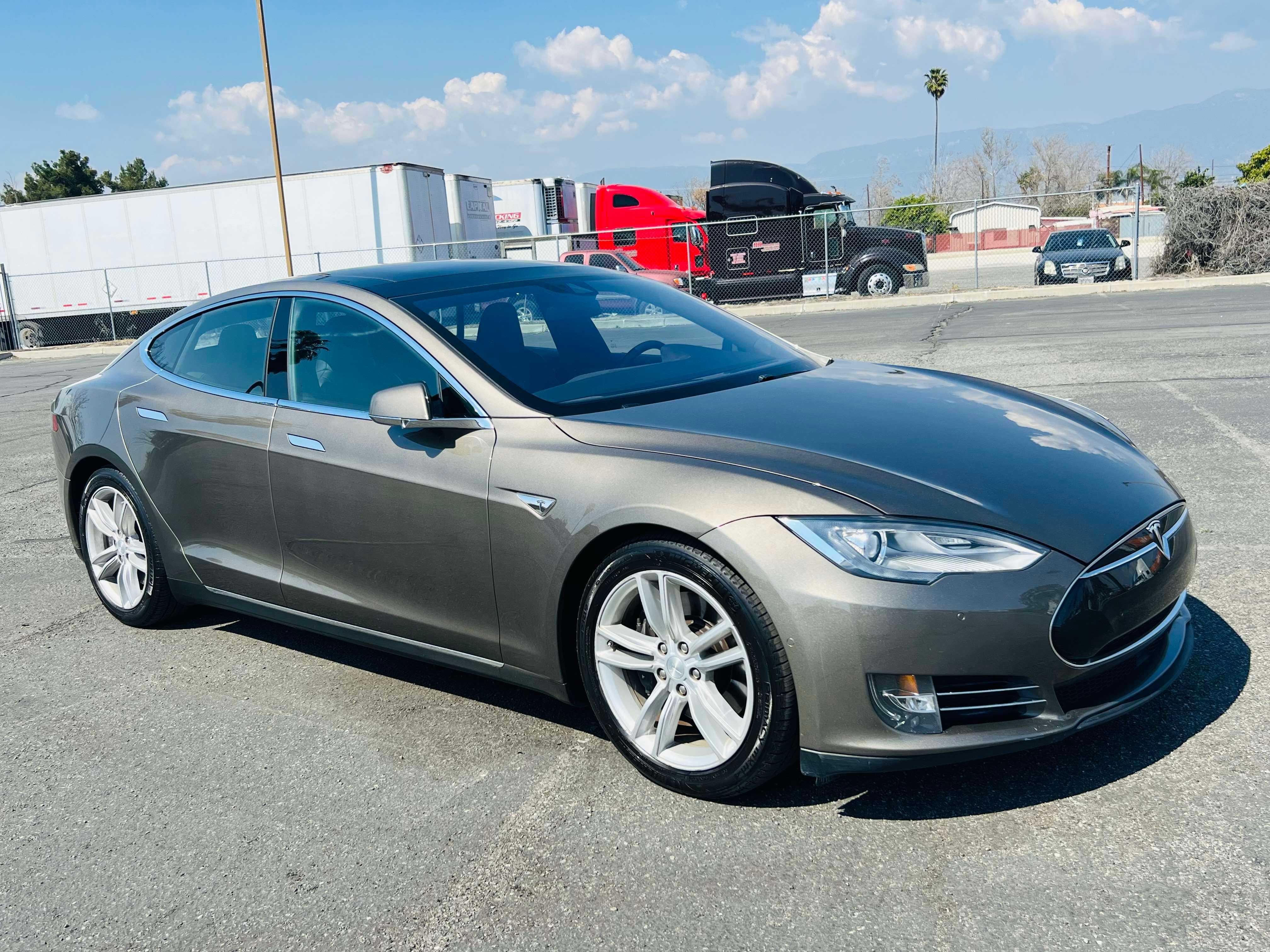 Tesla Model S Image 3