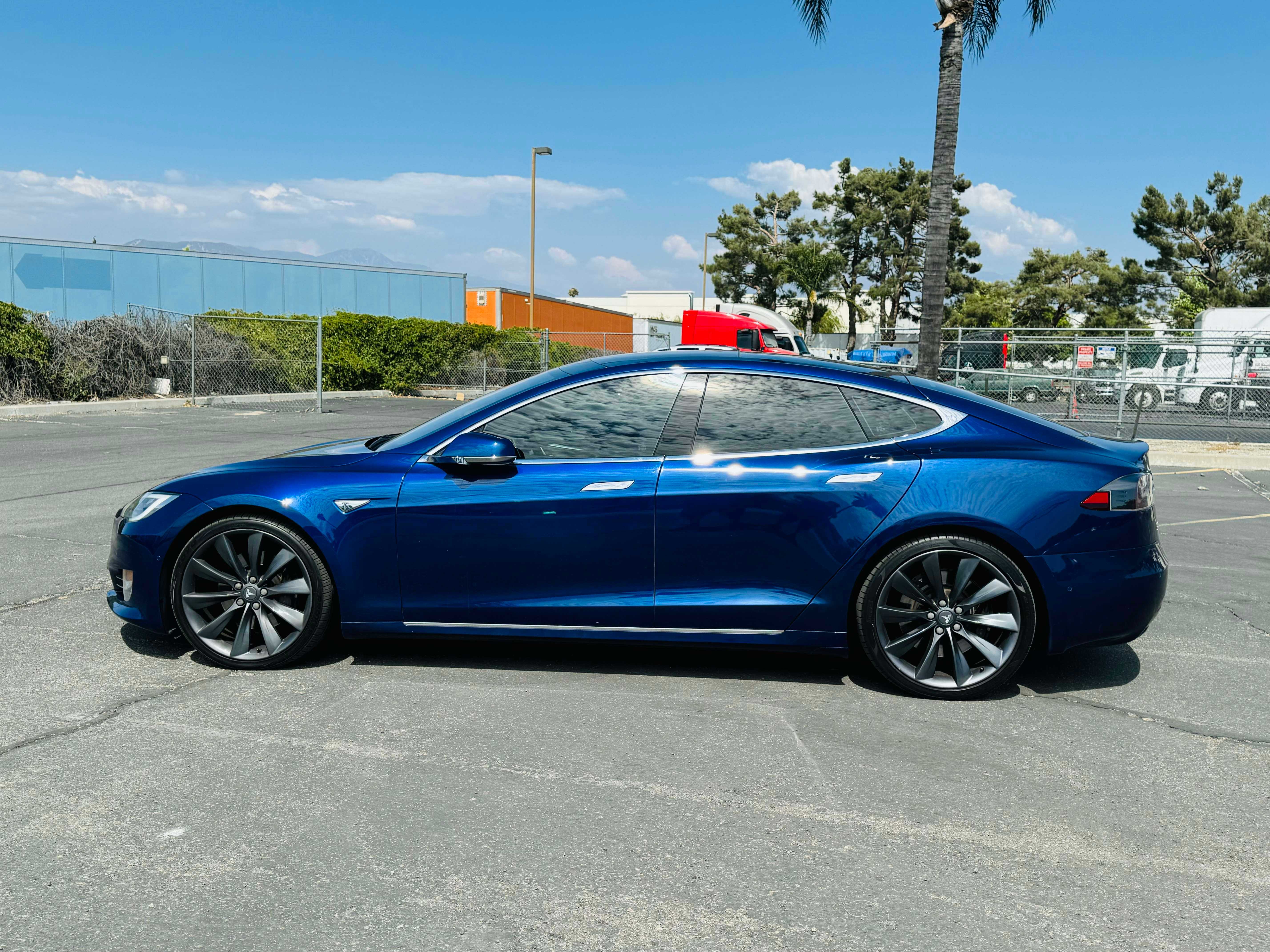 Tesla Model S Image 4