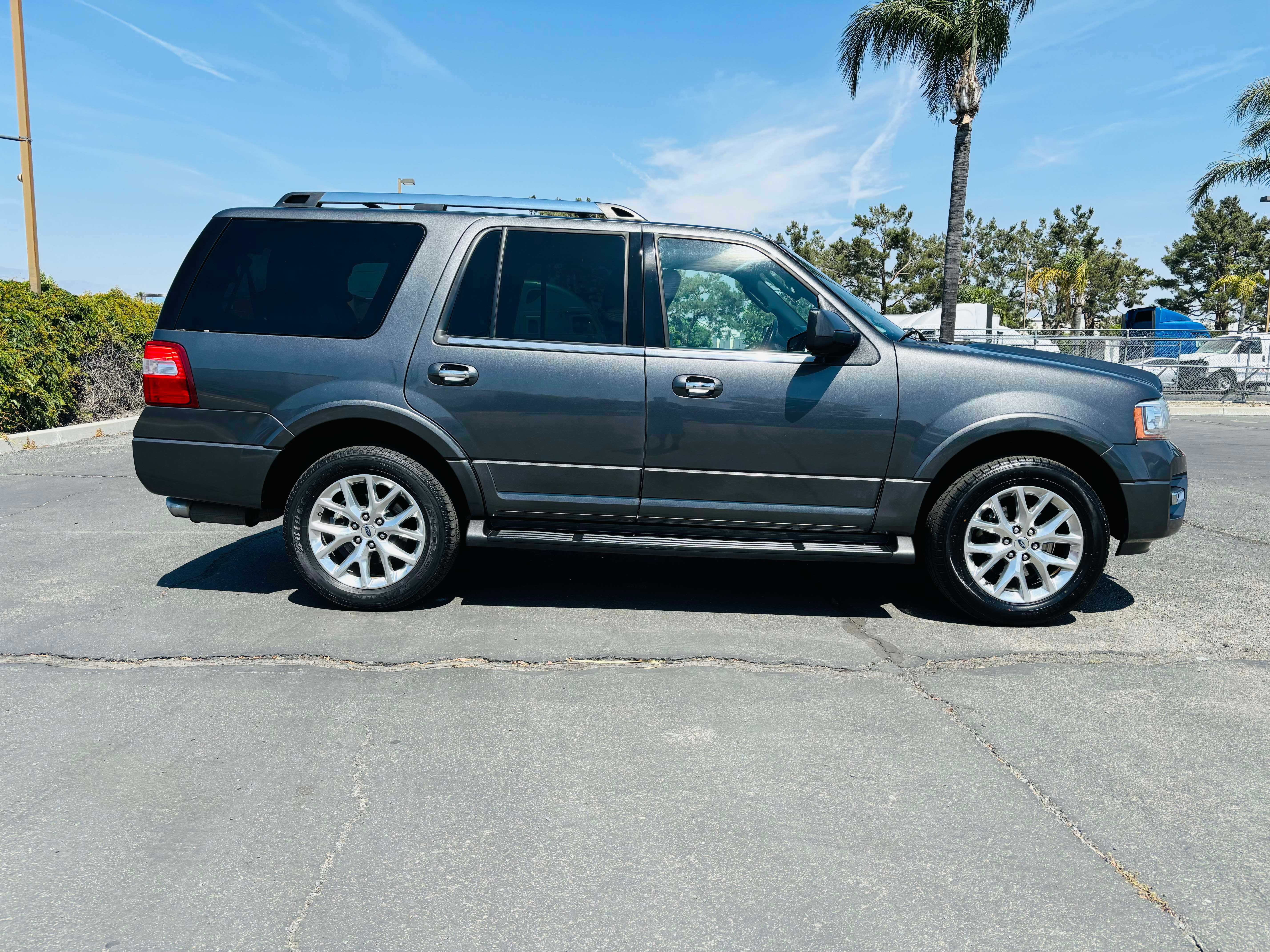 Ford Expedition Image 4