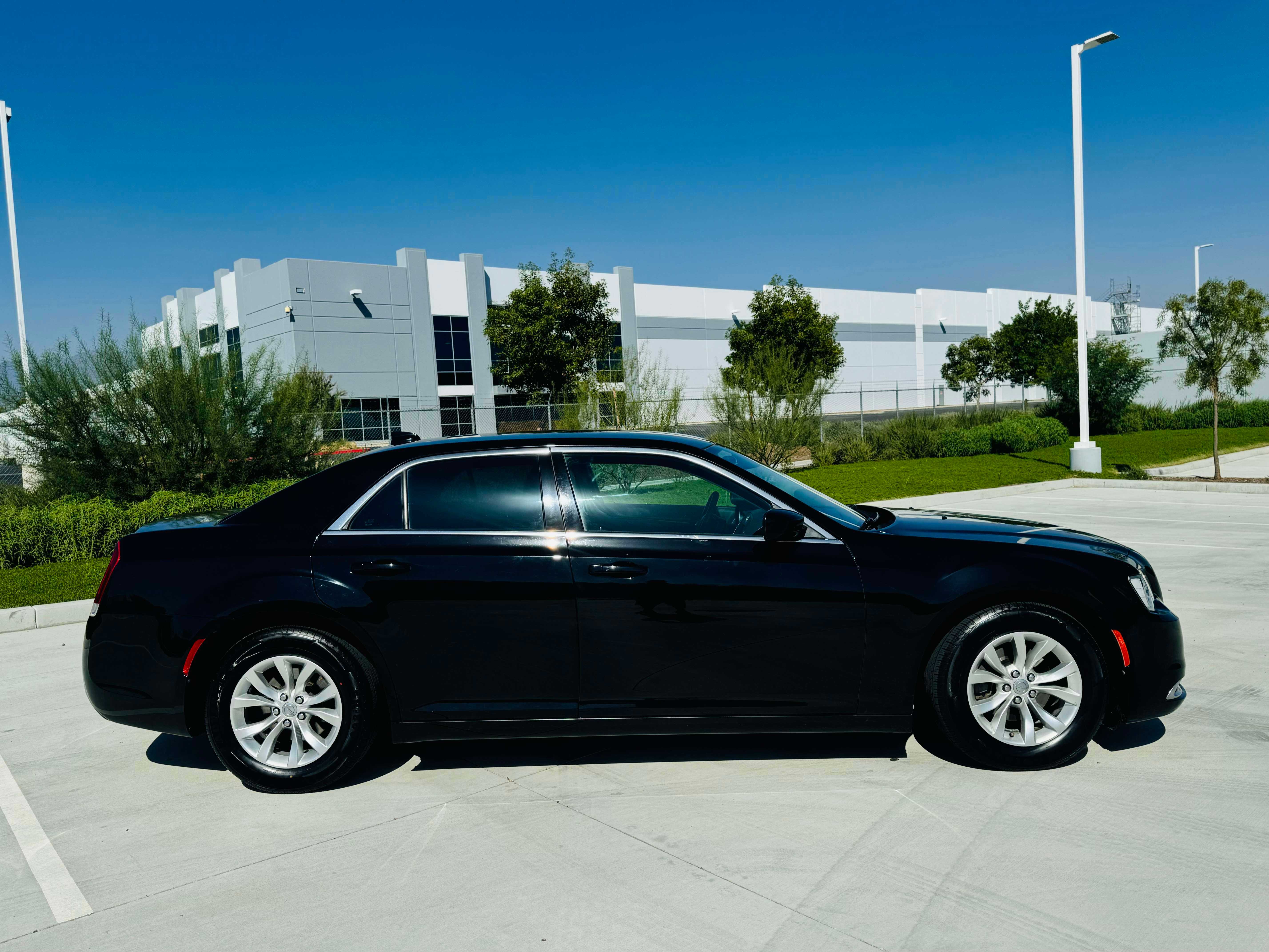 Chrysler 300 Image 4