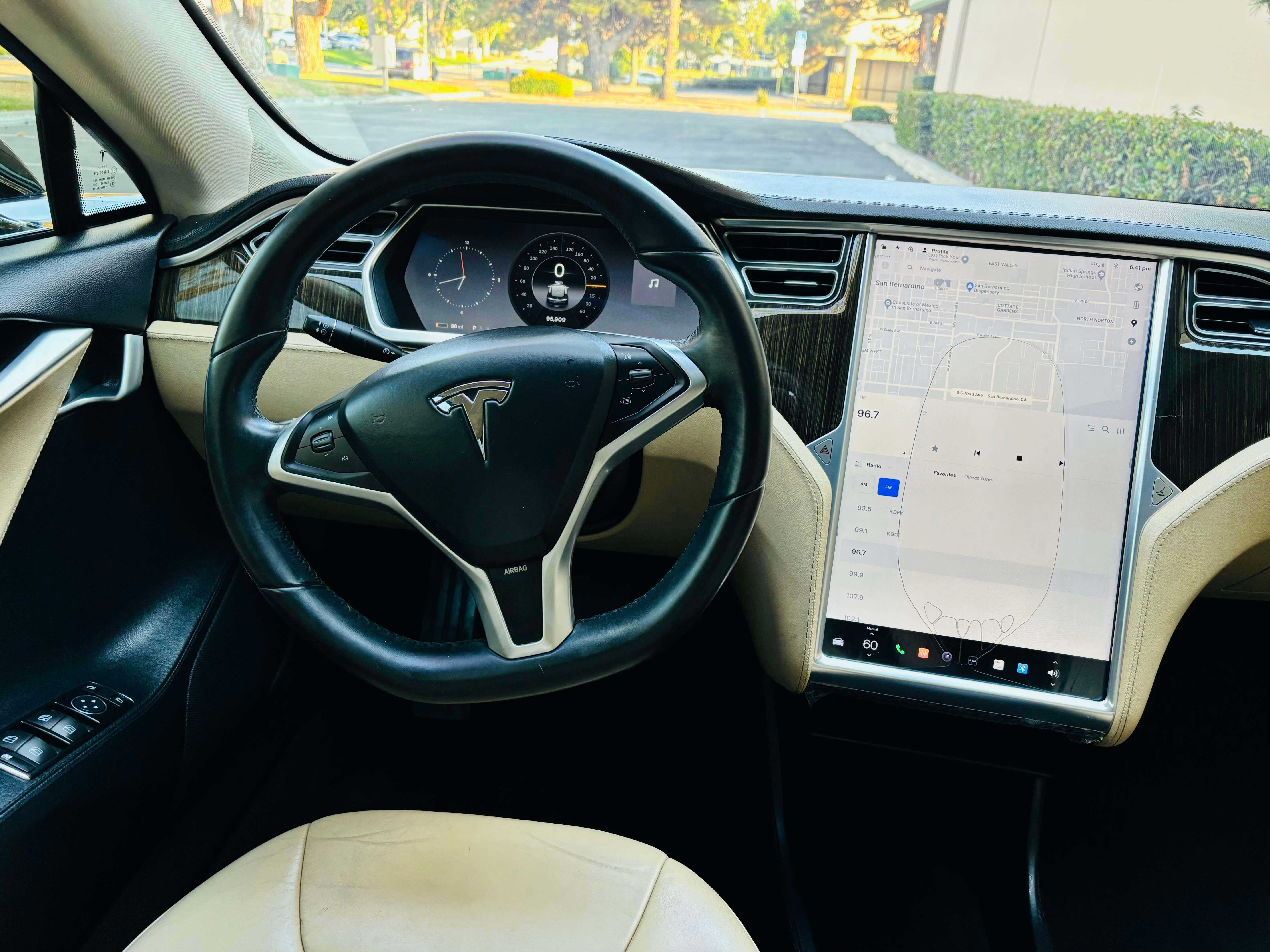 Tesla MODEL S Image 15