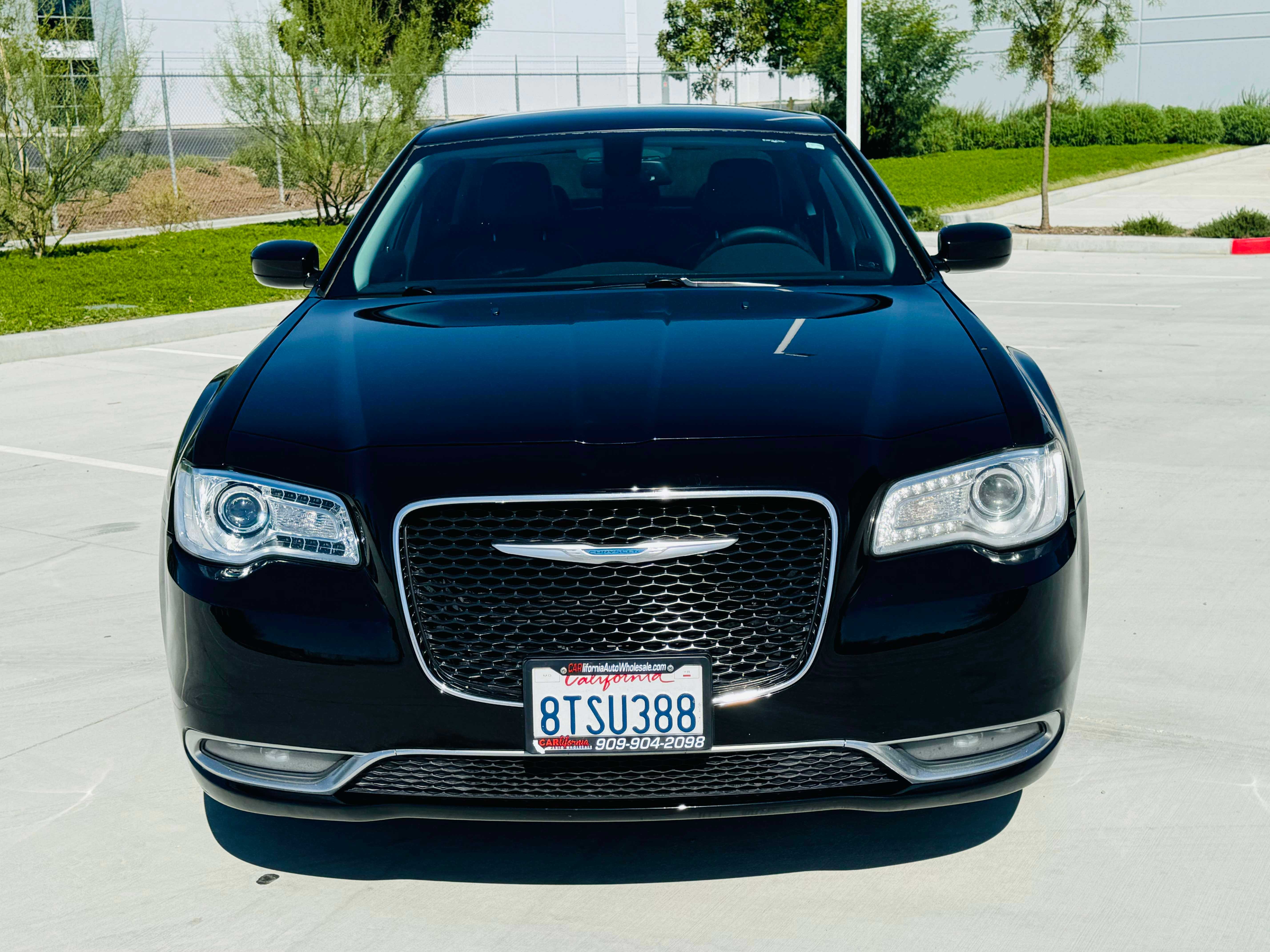 Chrysler 300 Image 2