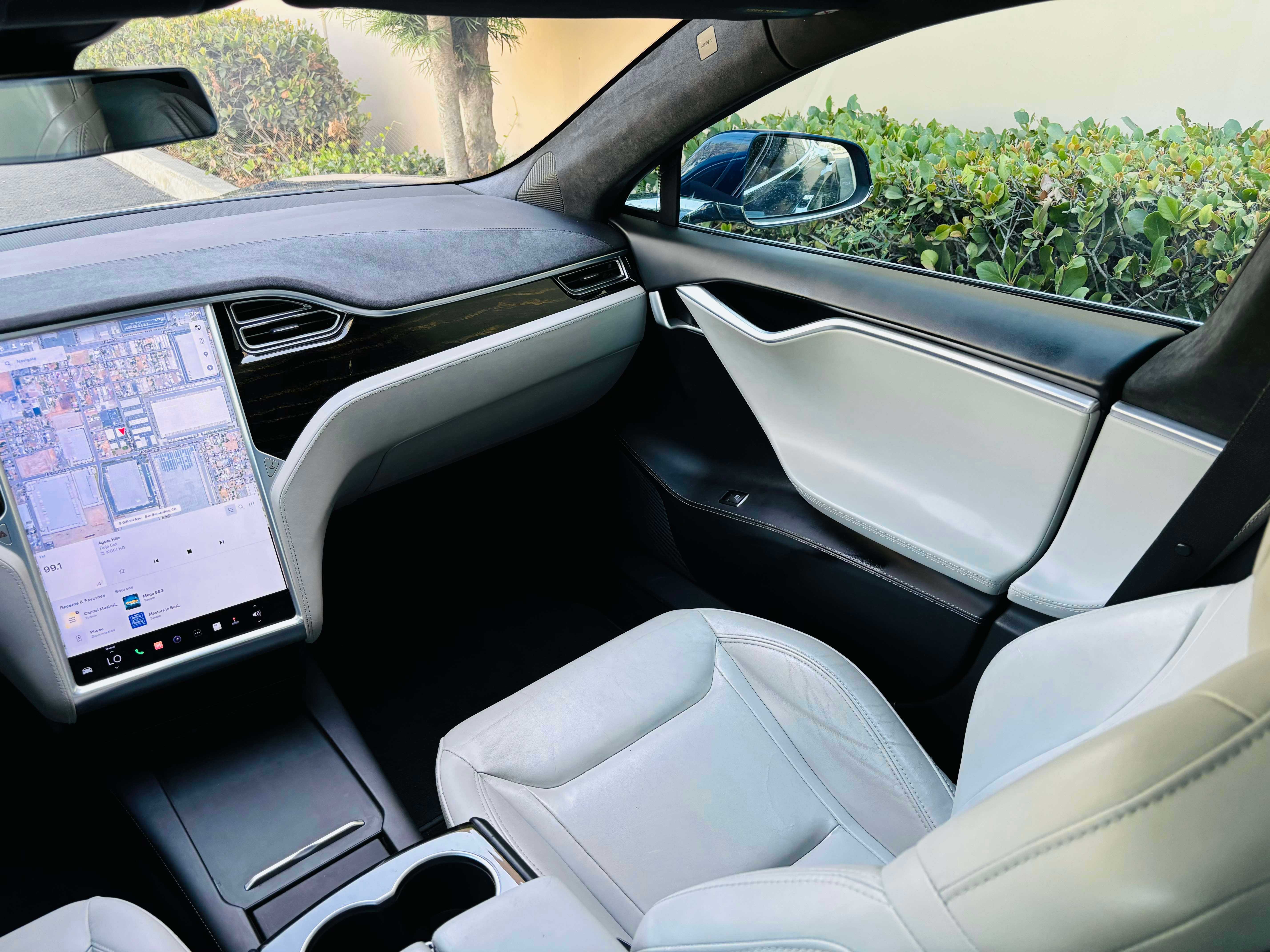 Tesla Model S Image 12