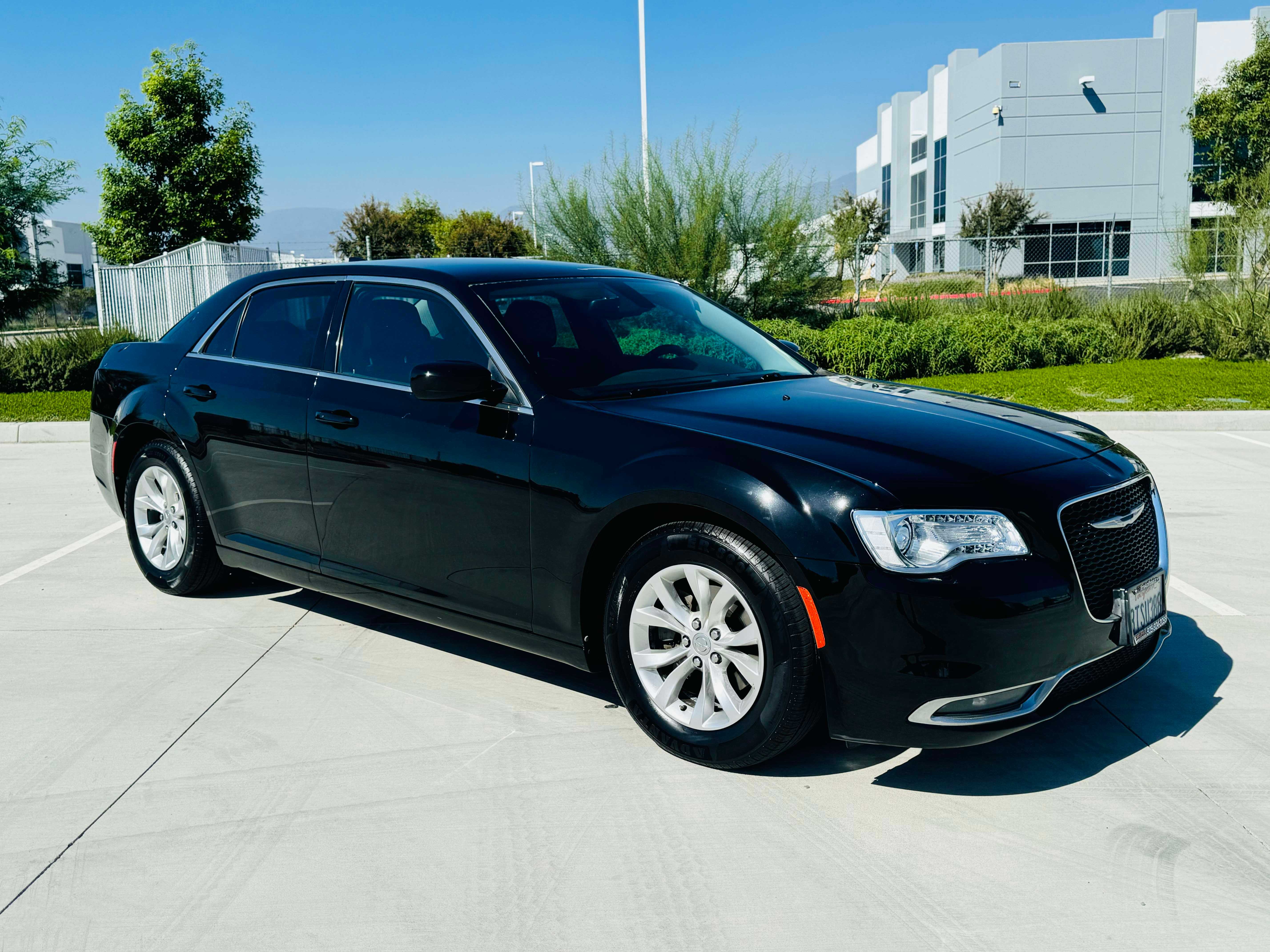 Chrysler 300 Image 3