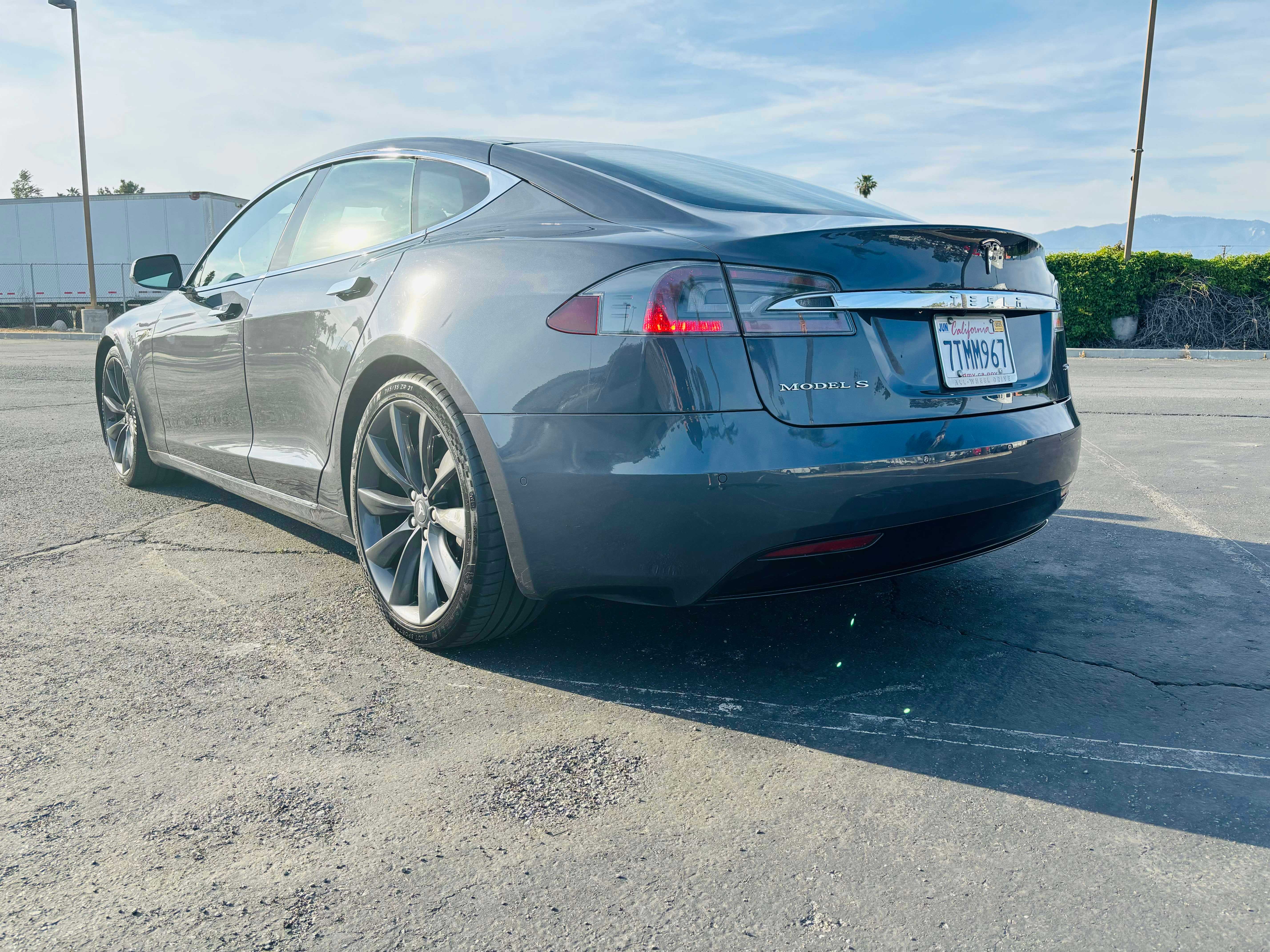 Tesla Model S Image 5
