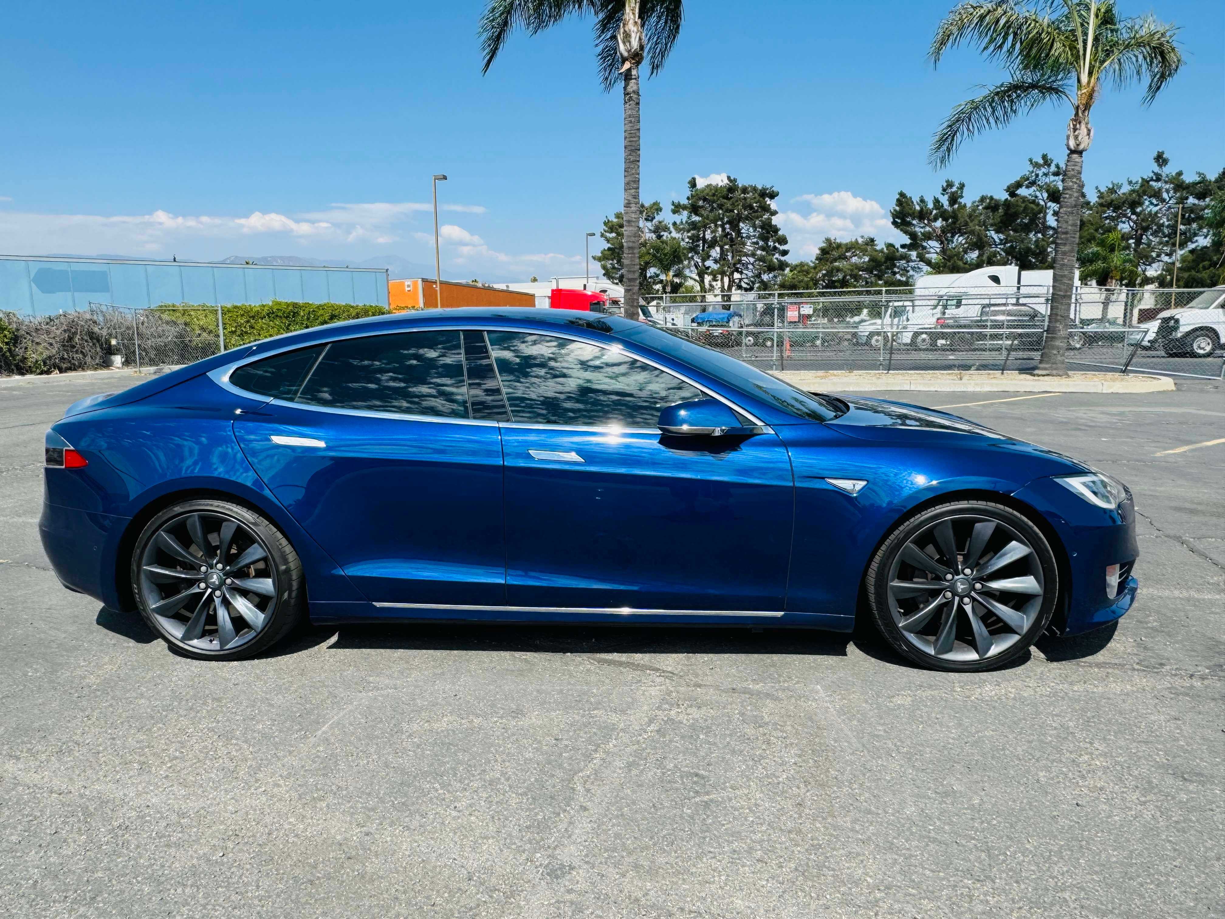 Tesla Model S Image 8