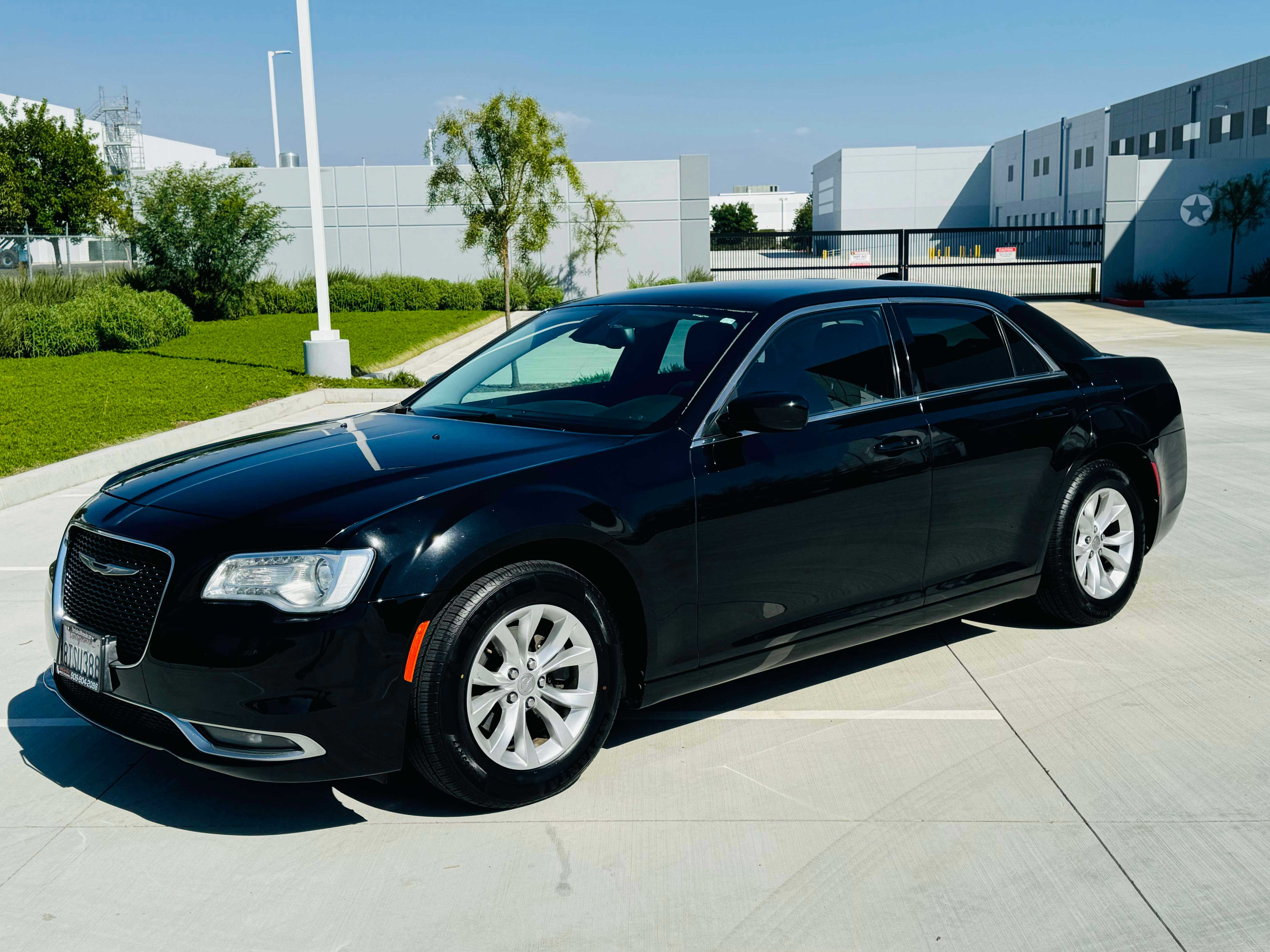 Chrysler 300 Image 1