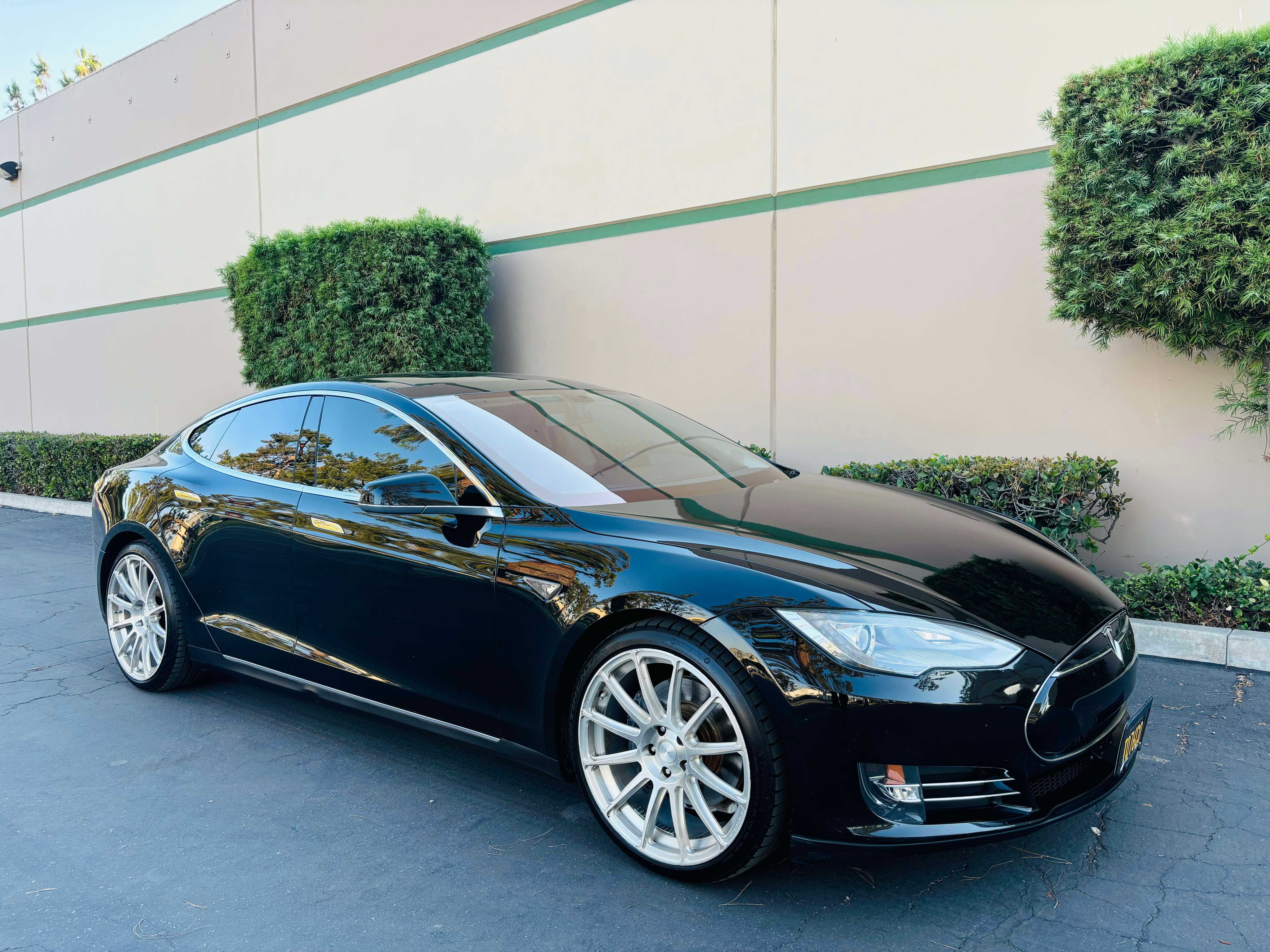 Tesla MODEL S Image 3