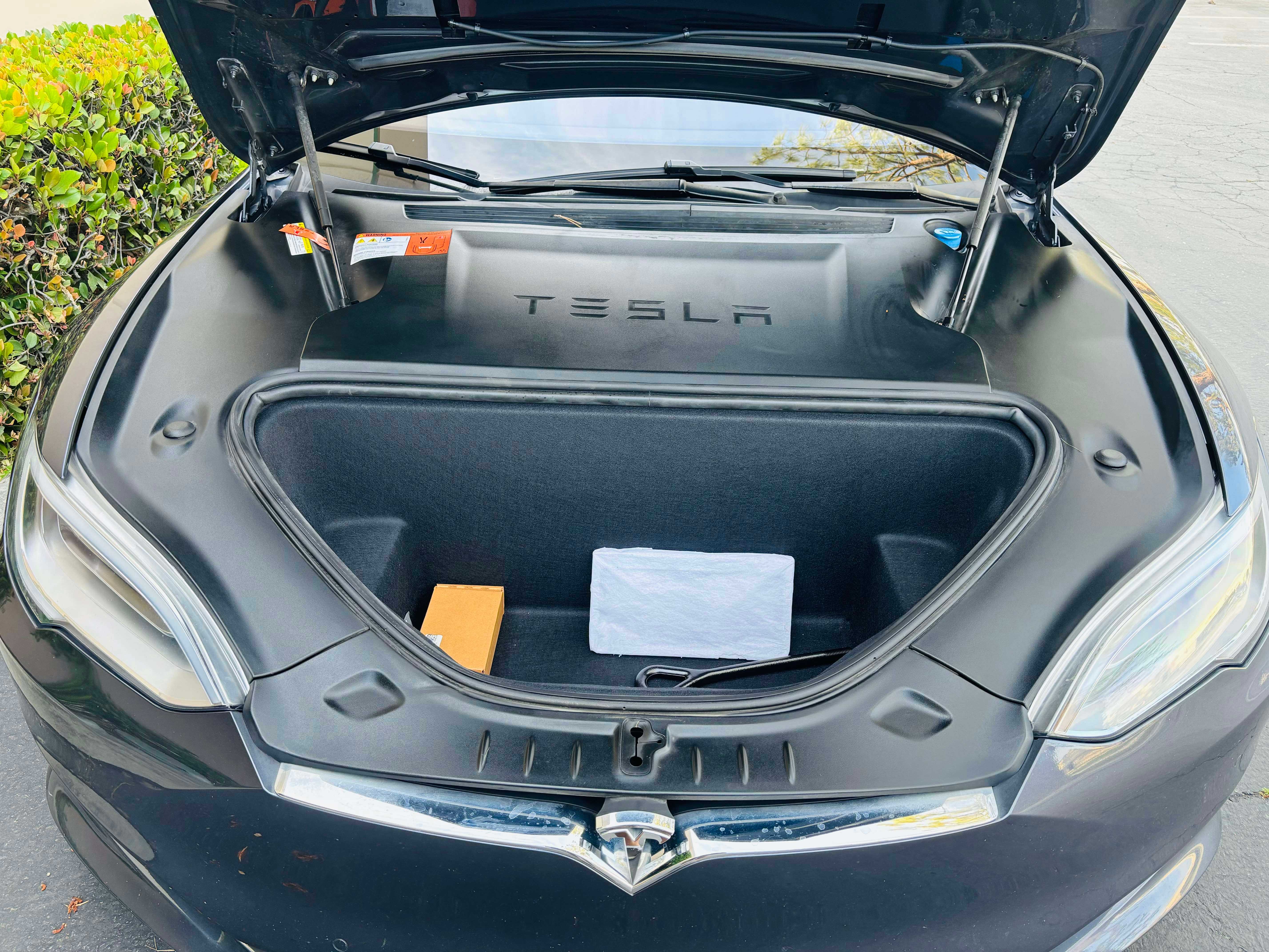 Tesla Model S Image 16