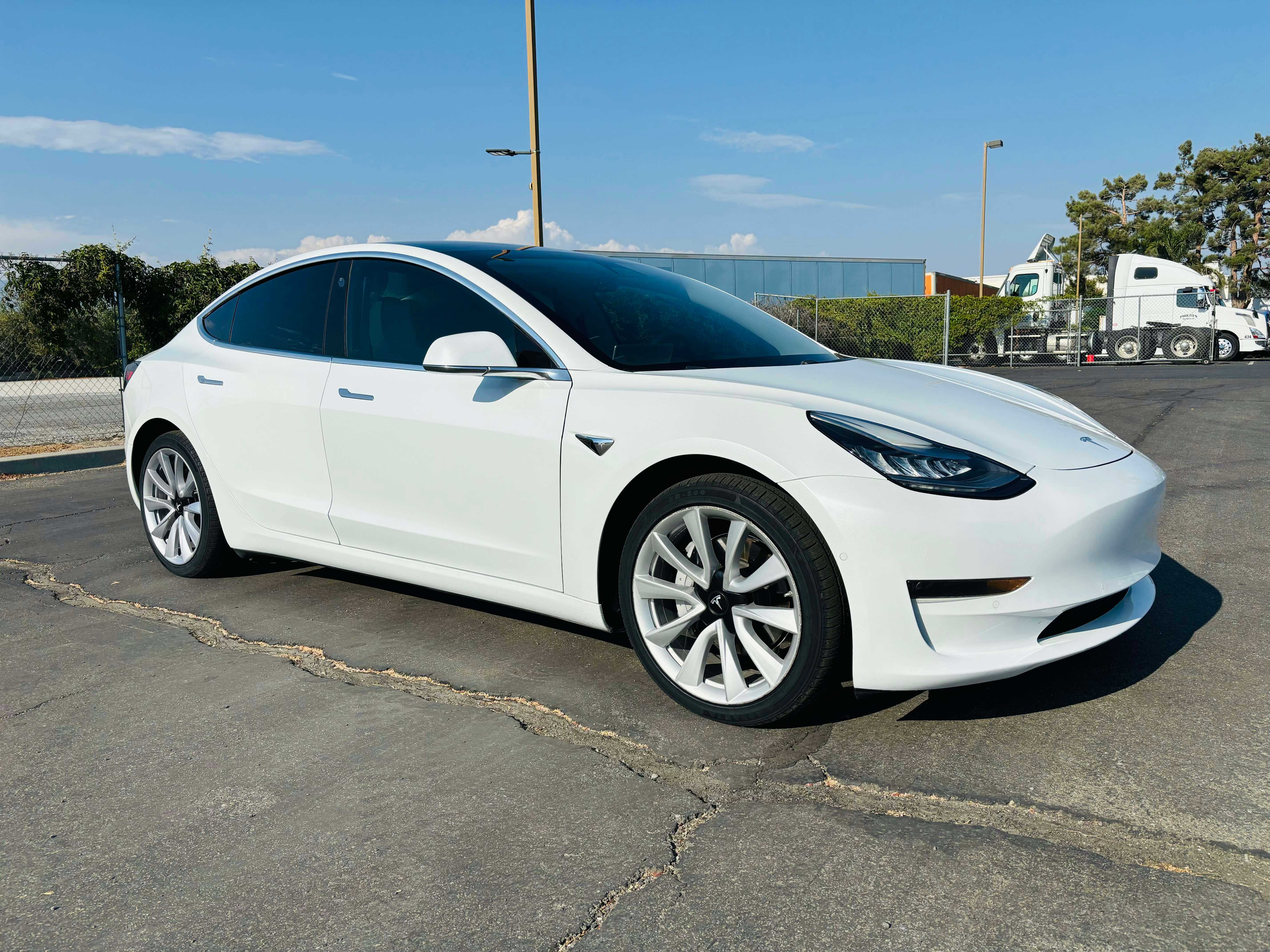 Tesla Model 3 Image 3