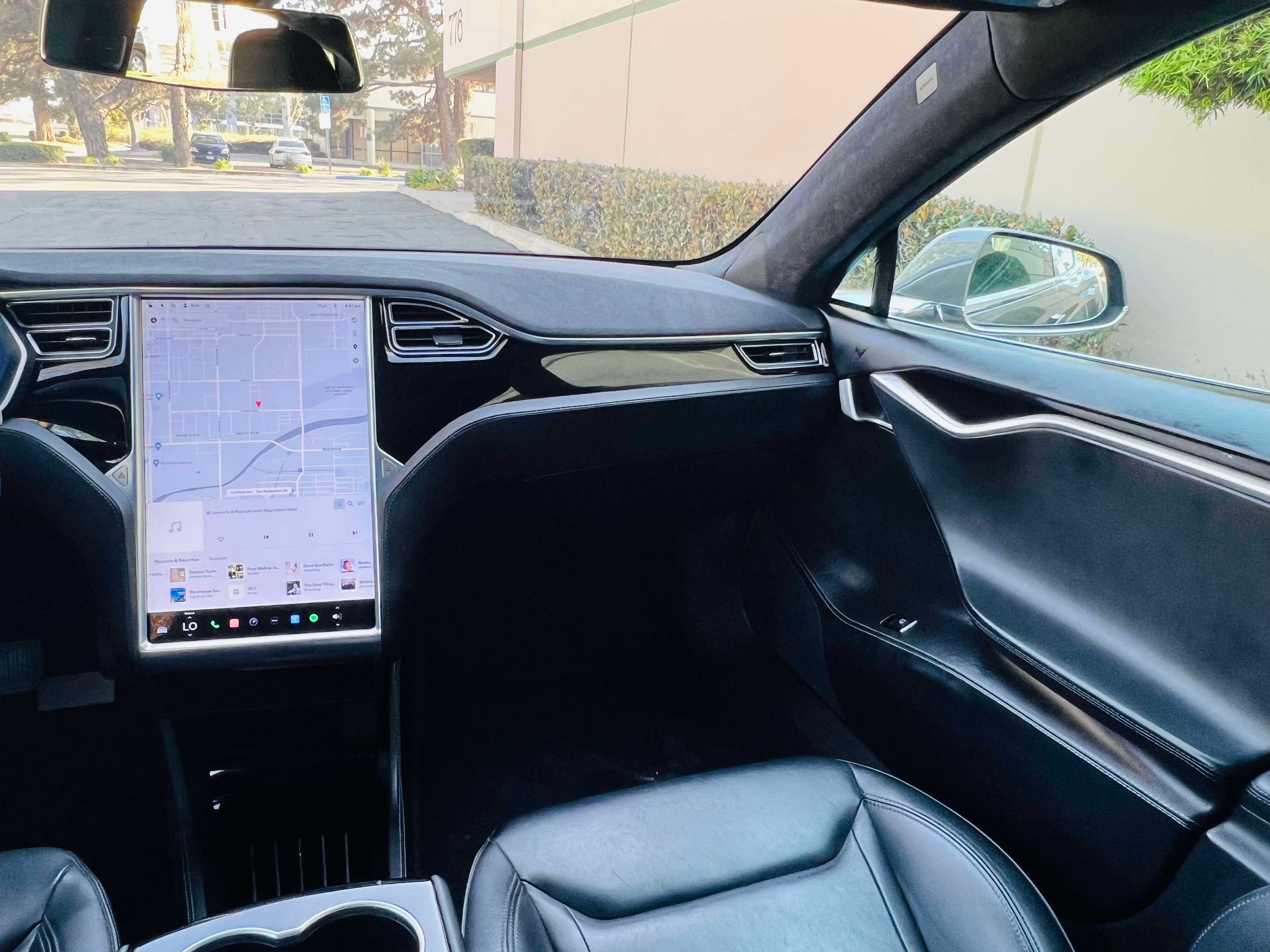 Tesla Model S Image 12